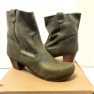 SANITA JUNA Distressed Leather Wooden Heel Clog Pull On Boots in Moss 40